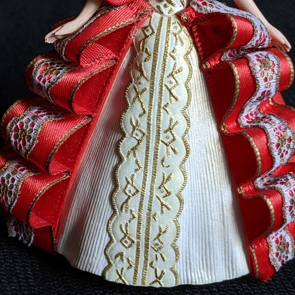 Hallmark Holiday Barbie 1997 Ornament - Picture 6 of 13